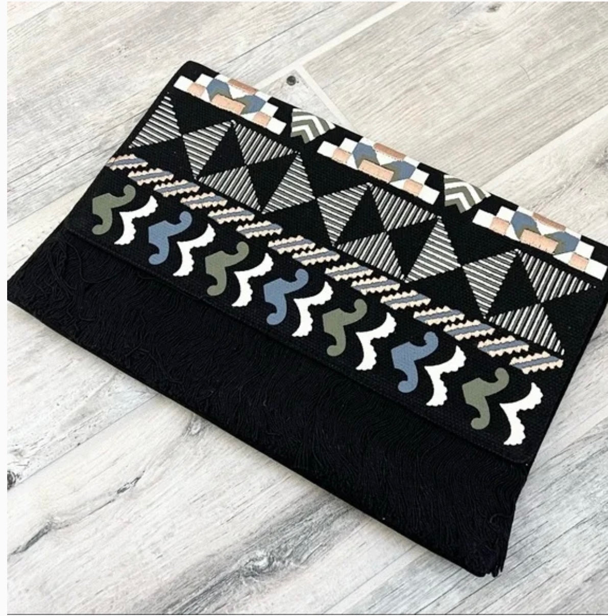 Stella & Dot Taj Clutch